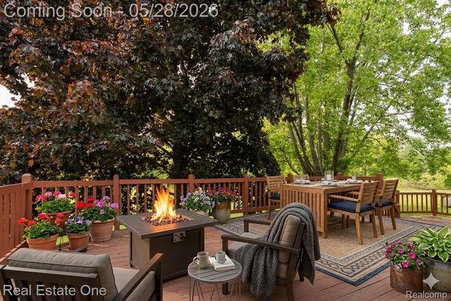 1323 Bembridge Drive, Rochester Hills, MI 48307