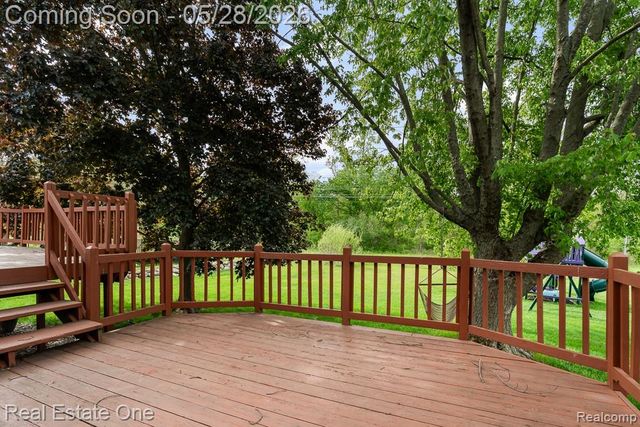1323 Bembridge Drive, Rochester Hills, MI 48307