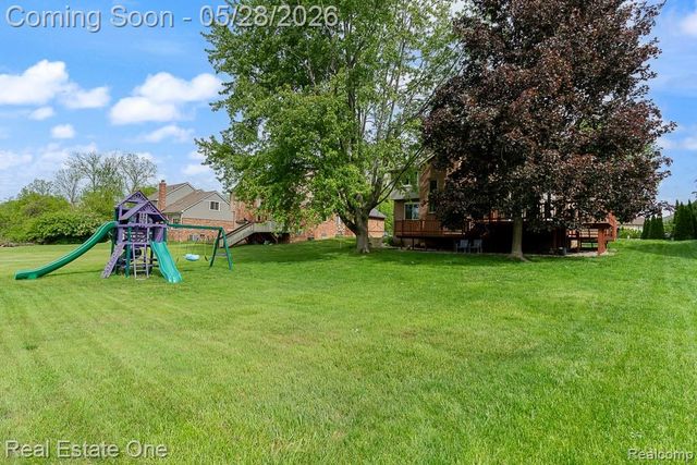 1323 Bembridge Drive, Rochester Hills, MI 48307