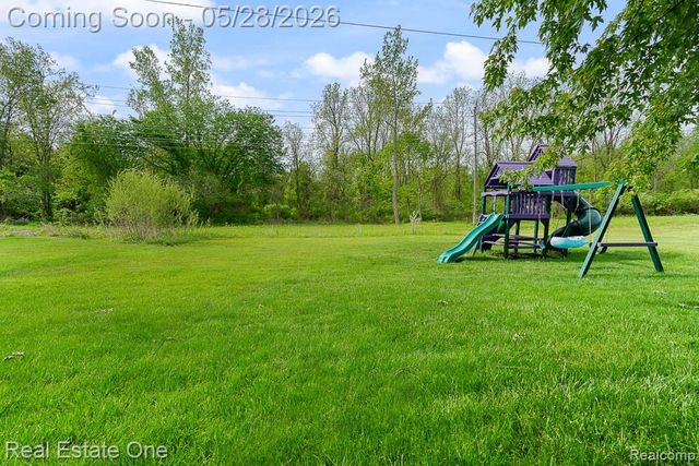 1323 Bembridge Drive, Rochester Hills, MI 48307