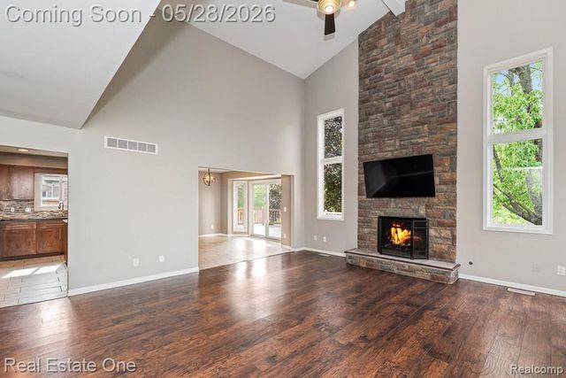1323 Bembridge Drive, Rochester Hills, MI 48307