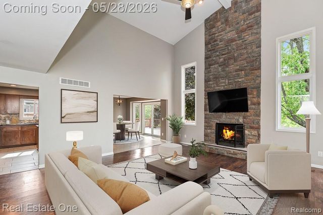 1323 Bembridge Drive, Rochester Hills, MI 48307