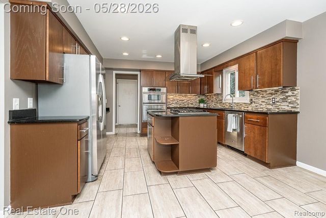 1323 Bembridge Drive, Rochester Hills, MI 48307