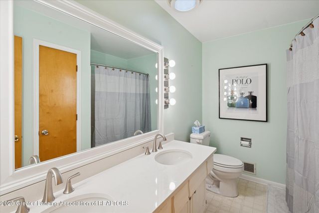 7373 E Saint Joe Highway, Grand Ledge, MI 48837