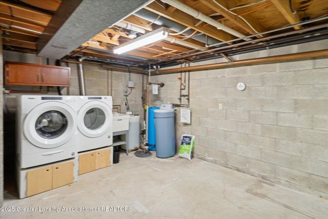 7373 E Saint Joe Highway, Grand Ledge, MI 48837