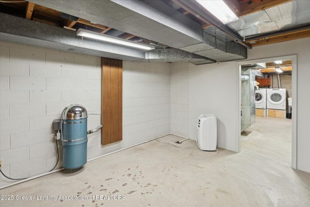 7373 E Saint Joe Highway, Grand Ledge, MI 48837