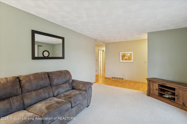 7373 E Saint Joe Highway, Grand Ledge, MI 48837