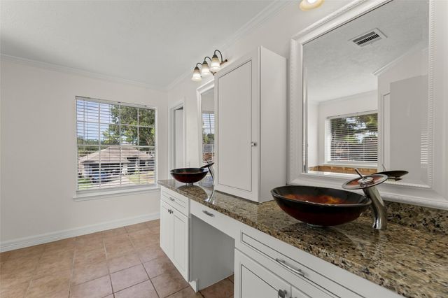 11430 Weathering Oaks Drive, Houston, TX 77066