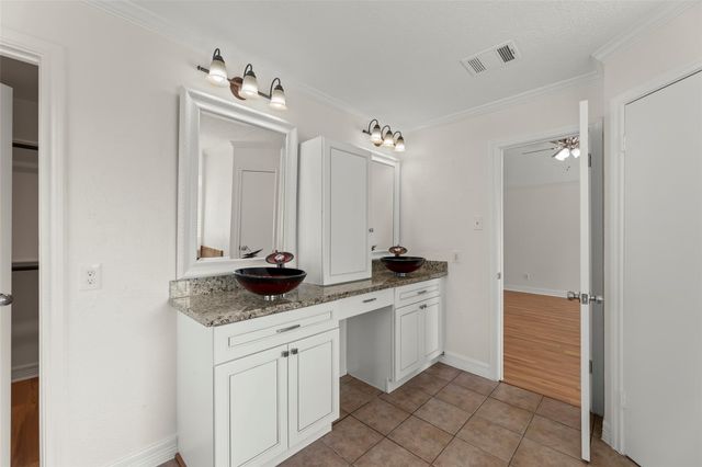 11430 Weathering Oaks Drive, Houston, TX 77066