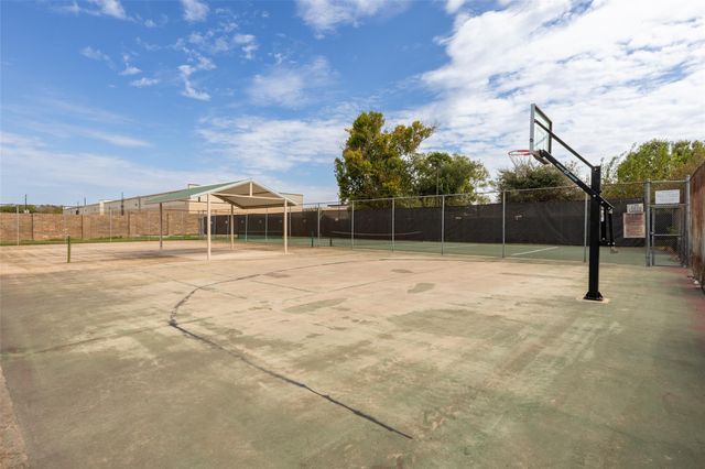 11430 Weathering Oaks Drive, Houston, TX 77066