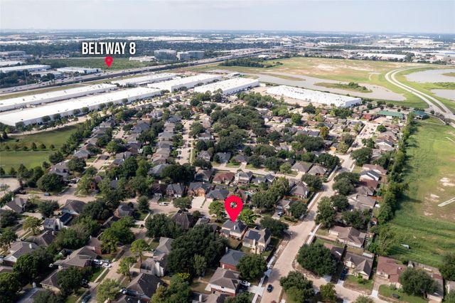 11430 Weathering Oaks Drive, Houston, TX 77066