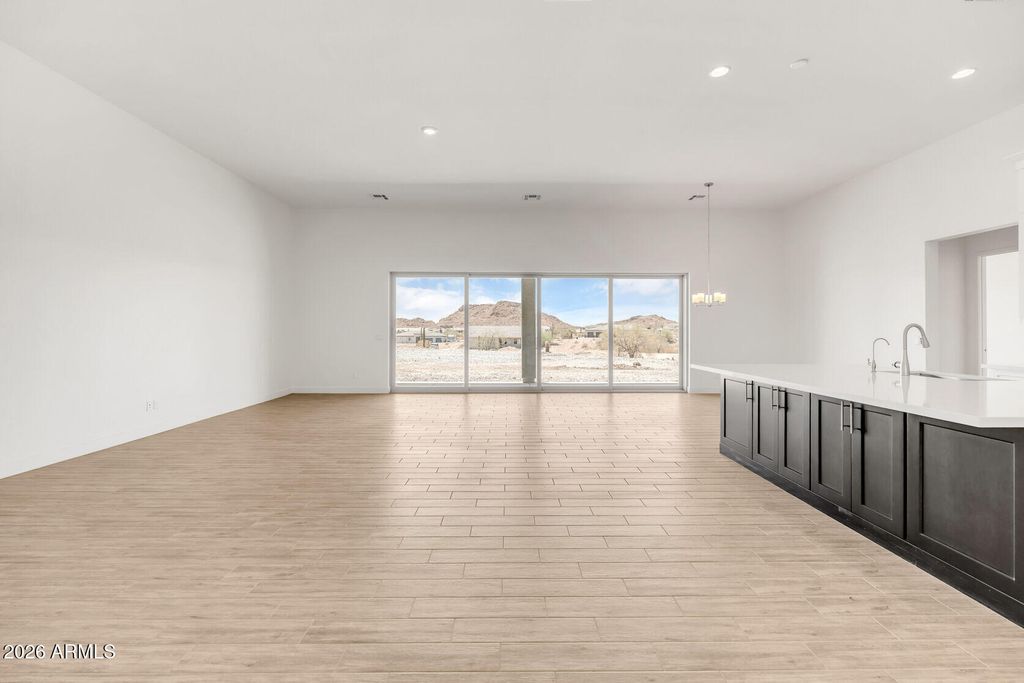 9195 W LIMESTONE MOUNTAIN Drive, Casa Grande, AZ 85194 — photo 5