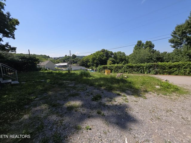 1101 Beardshire St, Sweetwater, TN 37874