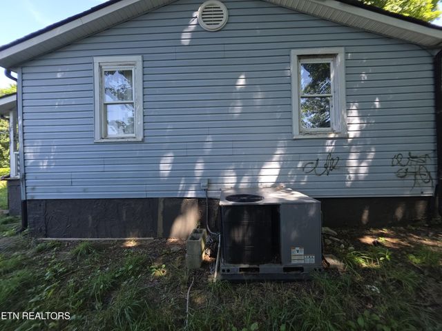 1101 Beardshire St, Sweetwater, TN 37874