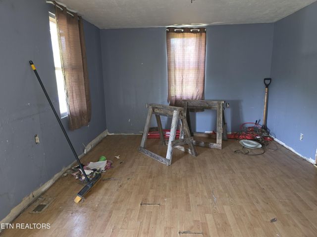 1101 Beardshire St, Sweetwater, TN 37874