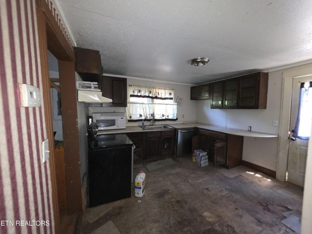 1101 Beardshire St, Sweetwater, TN 37874