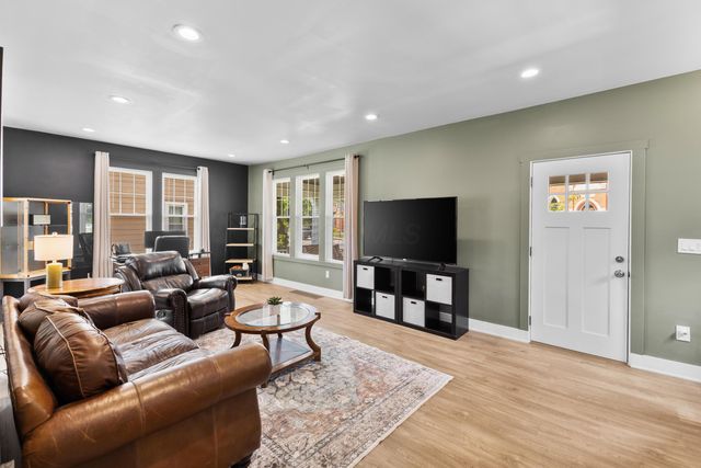 3227 Columbus Street, Grove City, OH 43123