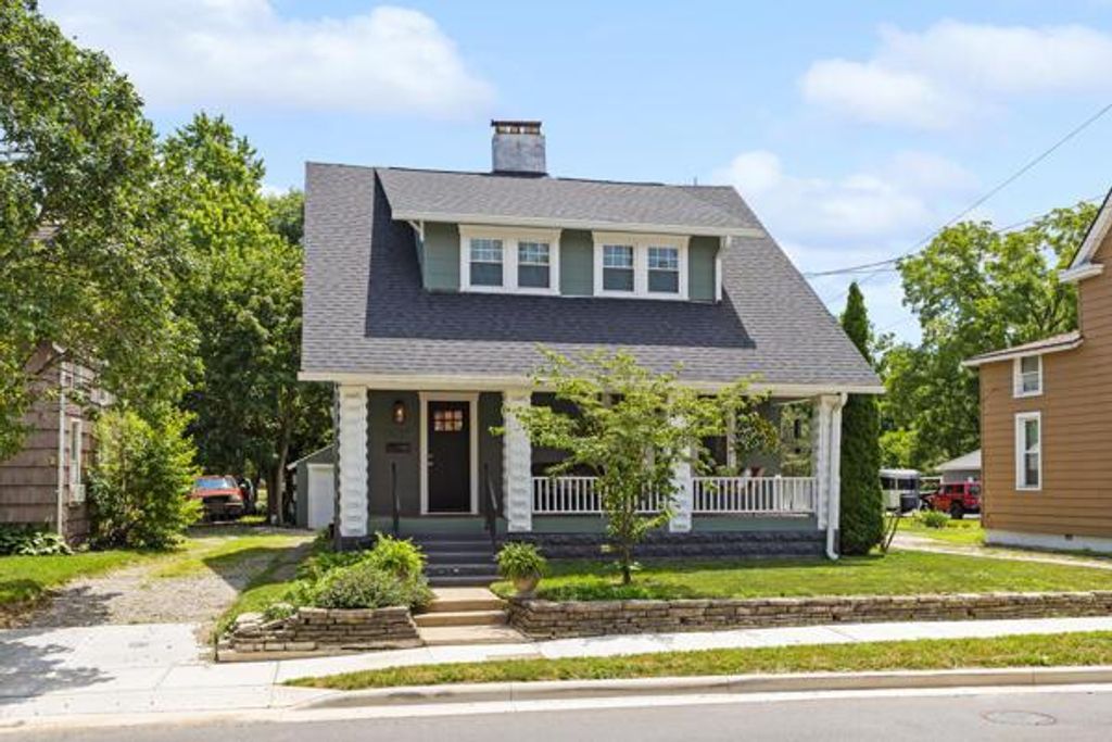 3227 Columbus Street, Grove City, OH 43123