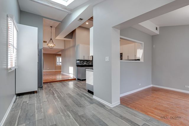 85 Kingman Lane, Hoffman Estates, IL 60169