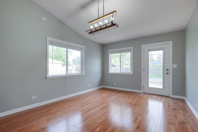 85 Kingman Lane, Hoffman Estates, IL 60169