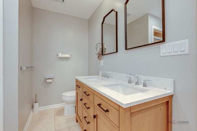 85 Kingman Lane, Hoffman Estates, IL 60169