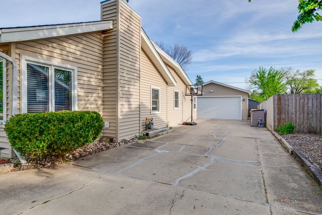 85 Kingman Lane, Hoffman Estates, IL 60169