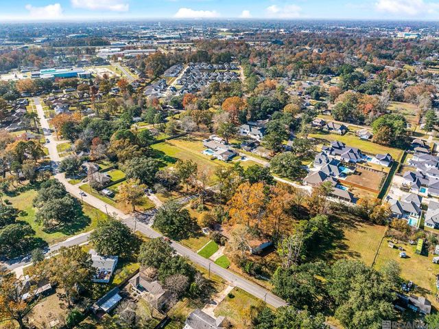 5034 Floynell Dr, Baton Rouge, LA 70809