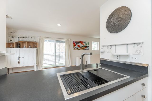 2714 Chenevert Street, Houston, TX 77004