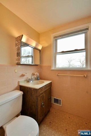 628 River Road, Teaneck, NJ 07666
