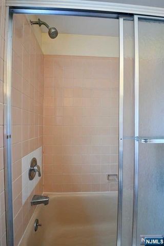 628 River Road, Teaneck, NJ 07666