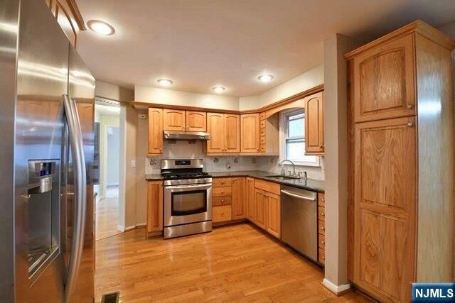 628 River Road, Teaneck, NJ 07666