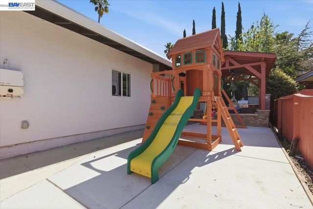 706 Wisteria Dr, Fremont, CA 94539