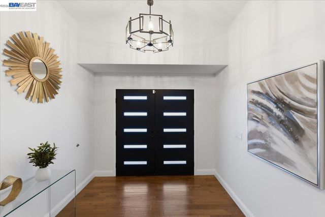 706 Wisteria Dr, Fremont, CA 94539