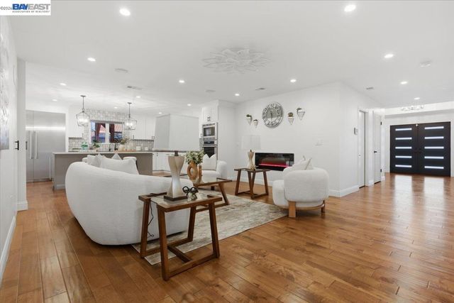 706 Wisteria Dr, Fremont, CA 94539