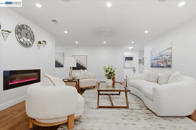 706 Wisteria Dr, Fremont, CA 94539