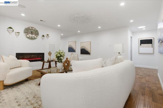 706 Wisteria Dr, Fremont, CA 94539