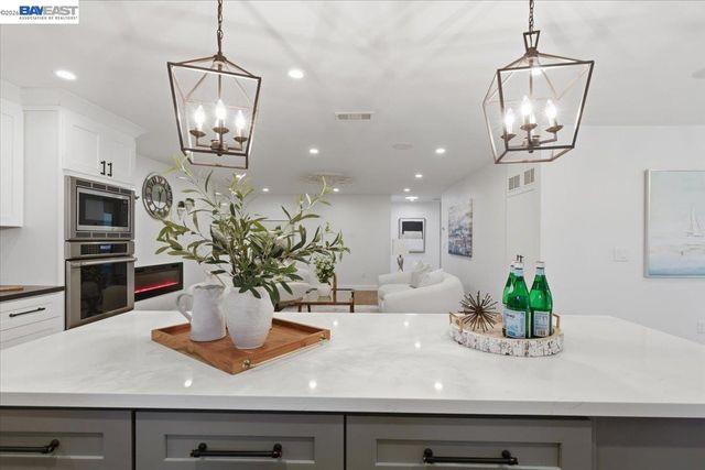 706 Wisteria Dr, Fremont, CA 94539