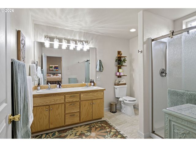 1156 12TH St Se, Bandon, OR 97411