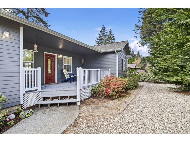 1156 12TH St Se, Bandon, OR 97411
