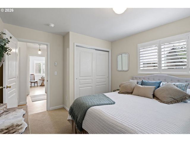 1156 12TH St Se, Bandon, OR 97411