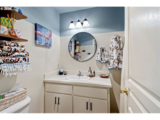 1156 12TH St Se, Bandon, OR 97411