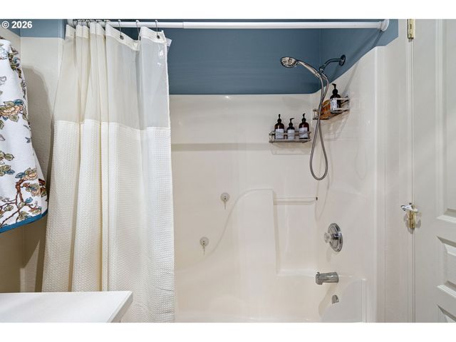 1156 12TH St Se, Bandon, OR 97411