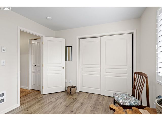 1156 12TH St Se, Bandon, OR 97411