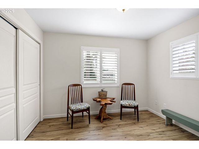 1156 12TH St Se, Bandon, OR 97411