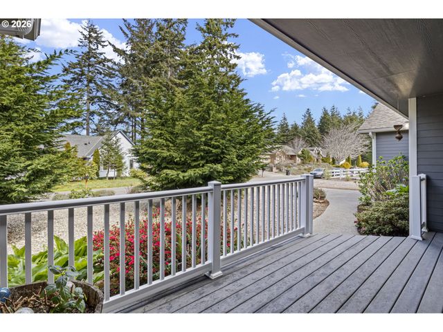 1156 12TH St Se, Bandon, OR 97411