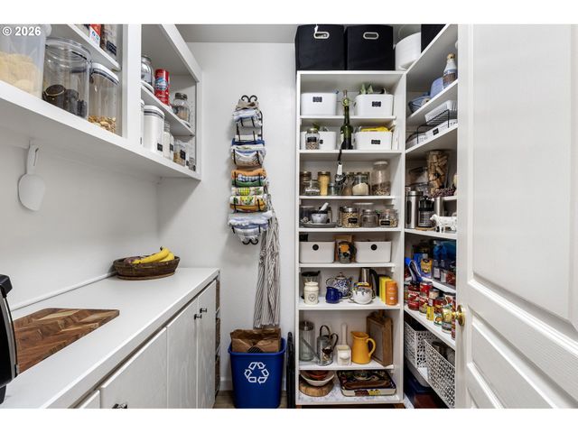 1156 12TH St Se, Bandon, OR 97411