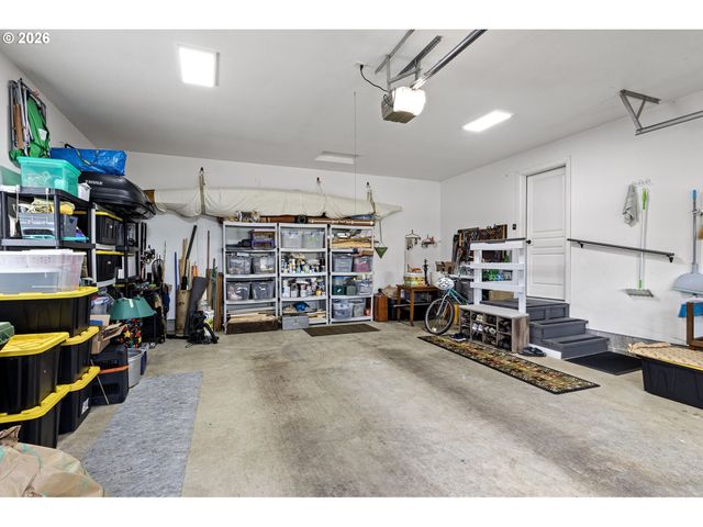 1156 12TH St Se, Bandon, OR 97411