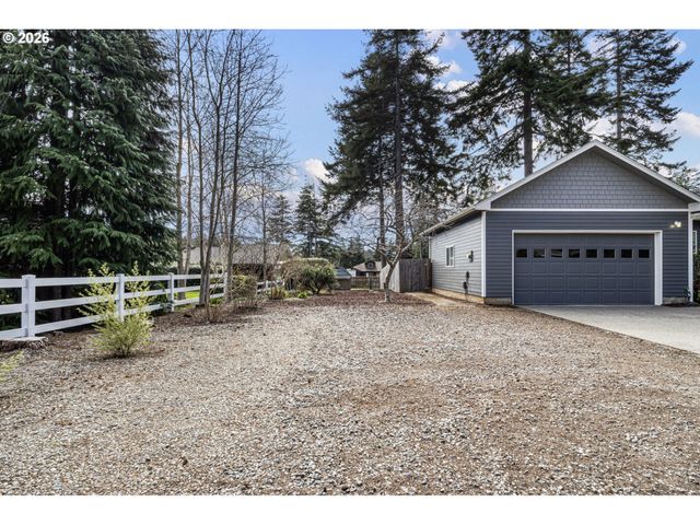 1156 12TH St Se, Bandon, OR 97411