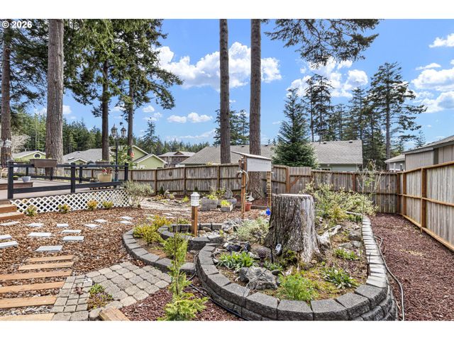 1156 12TH St Se, Bandon, OR 97411