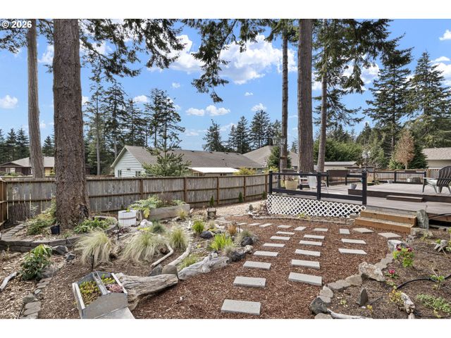 1156 12TH St Se, Bandon, OR 97411